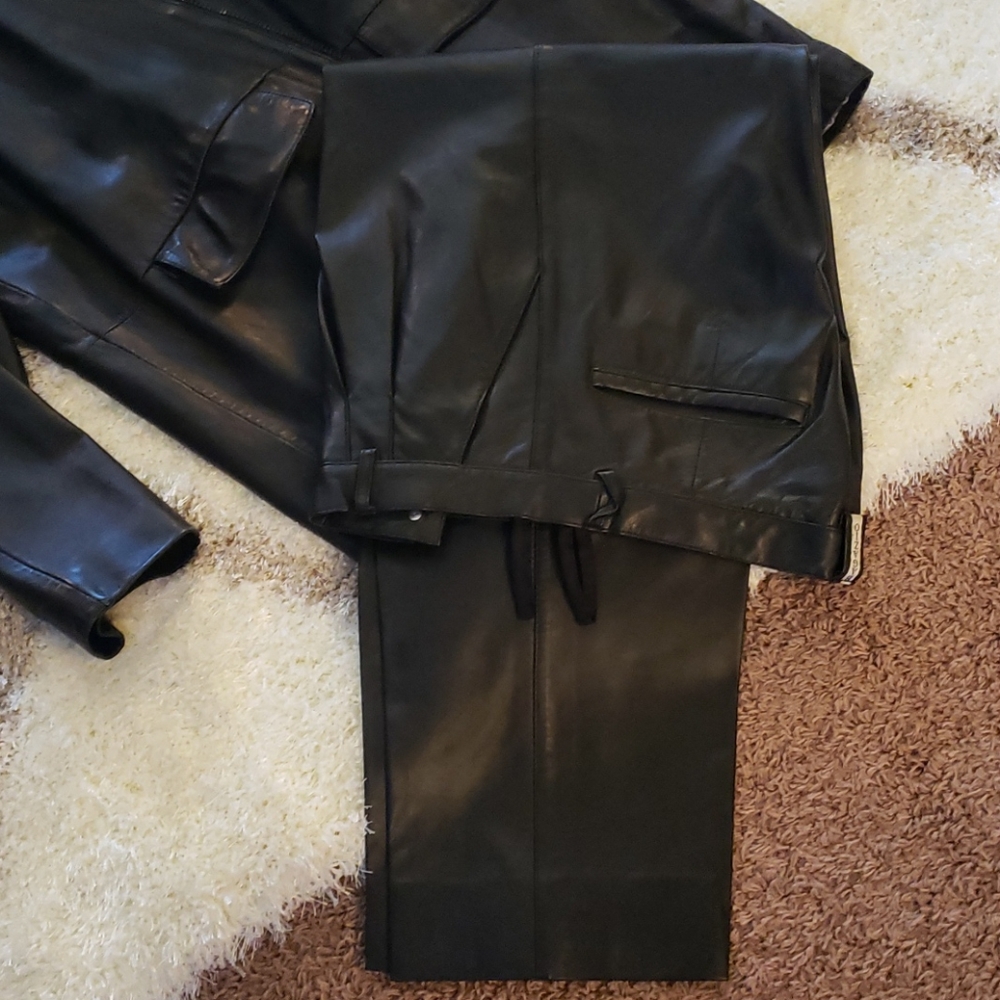 Men's Suit - Picture 2 of 5